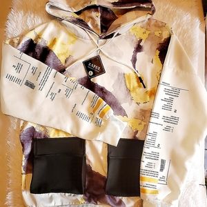 Zaful Men hoodies black and yellow prints. Pockets